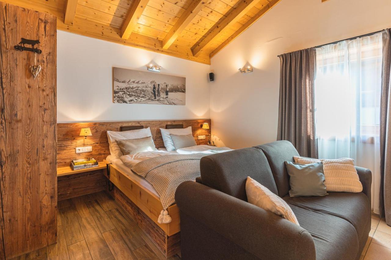 Dorfchalets & Apartments - Authentic Experience In Centre Of Kaprun Including Tauernspa And Summercard Extérieur photo