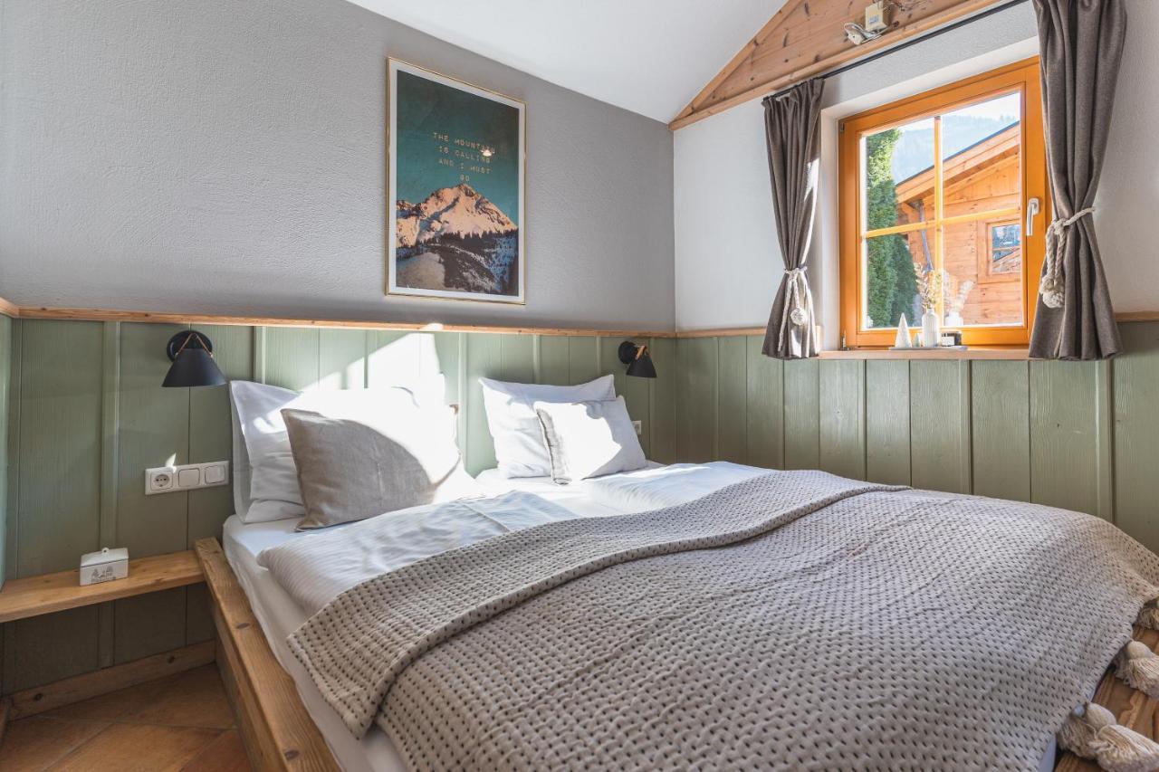 Dorfchalets & Apartments - Authentic Experience In Centre Of Kaprun Including Tauernspa And Summercard Extérieur photo