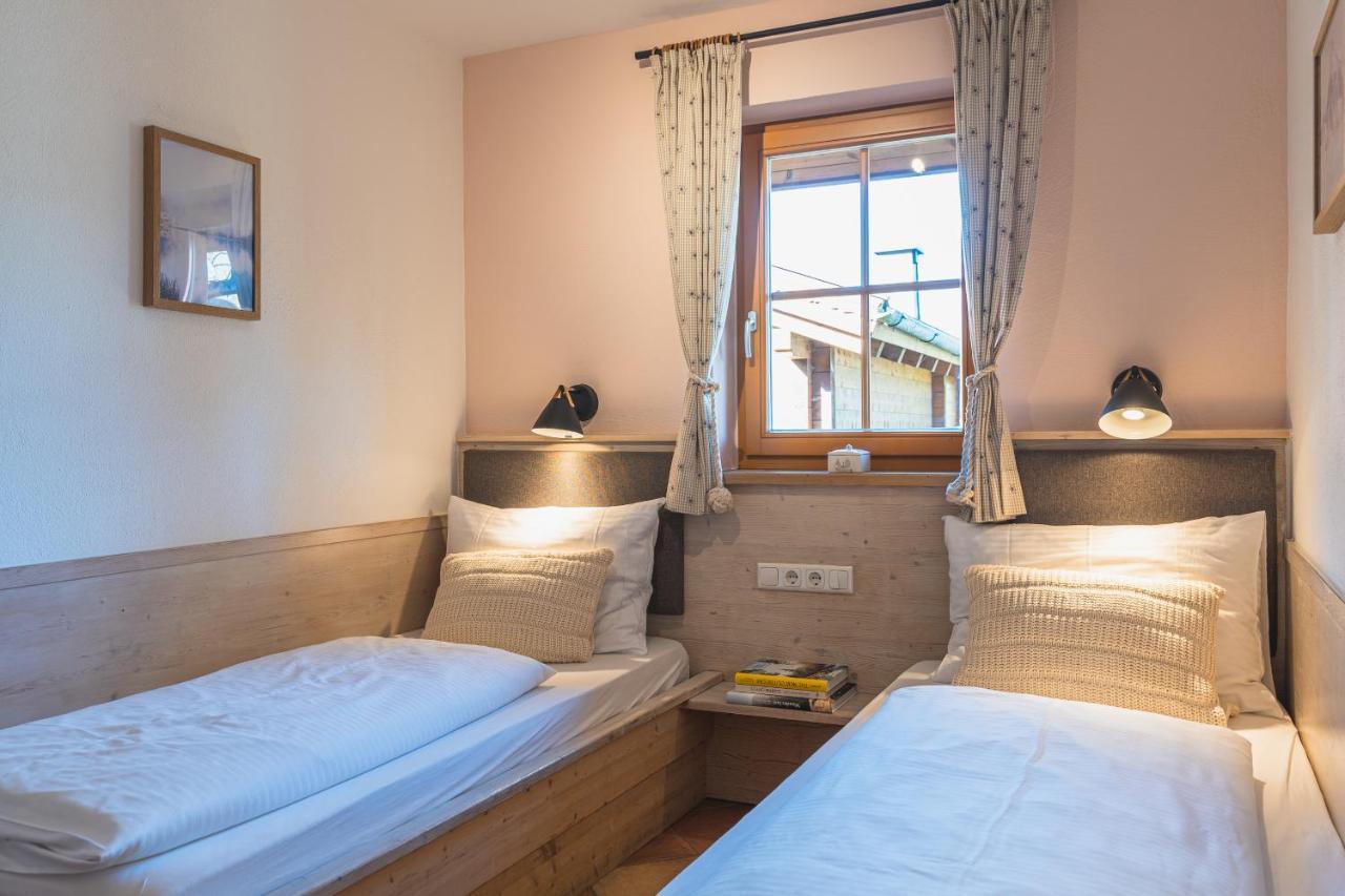 Dorfchalets & Apartments - Authentic Experience In Centre Of Kaprun Including Tauernspa And Summercard Extérieur photo