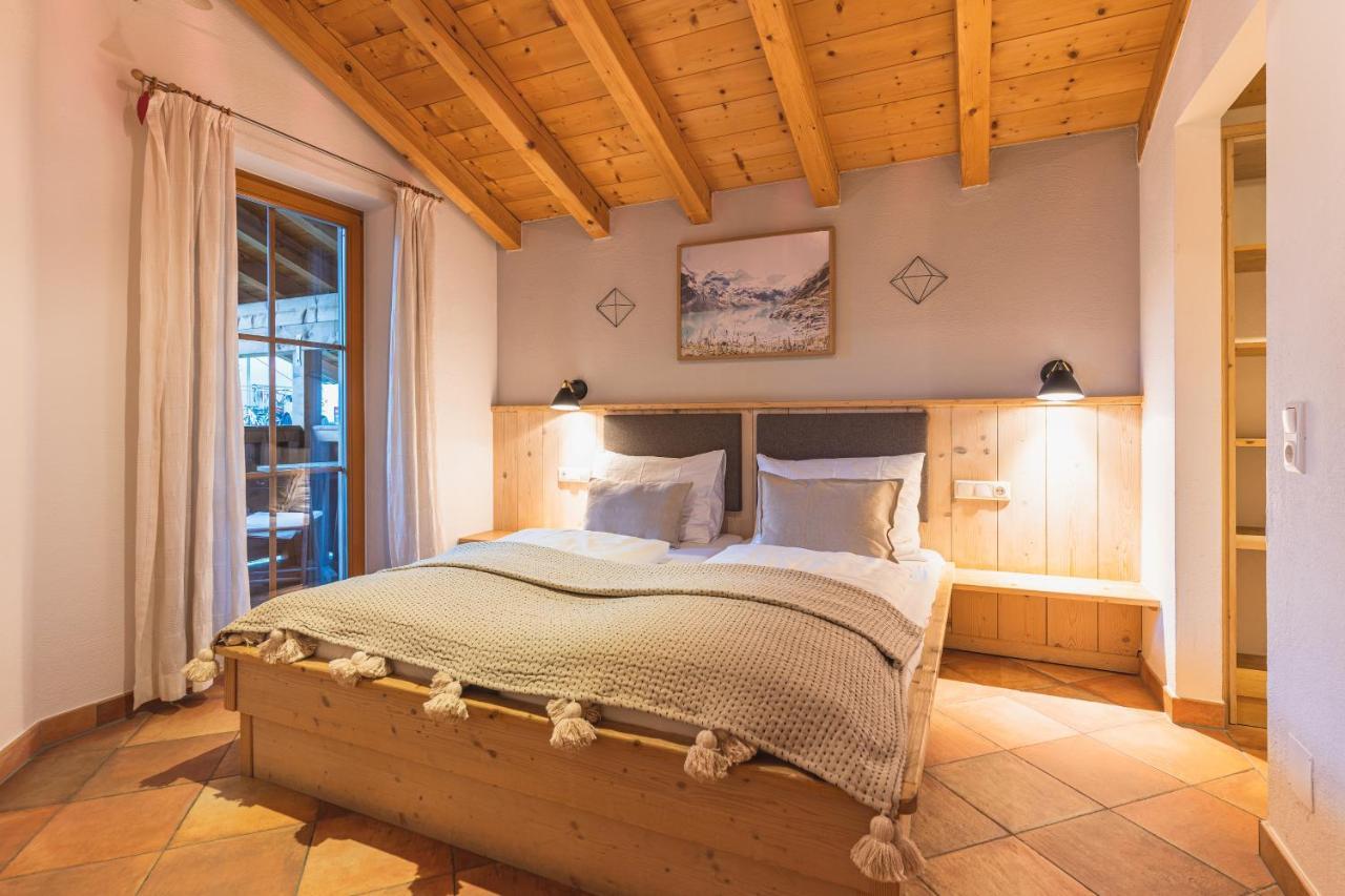Dorfchalets & Apartments - Authentic Experience In Centre Of Kaprun Including Tauernspa And Summercard Extérieur photo