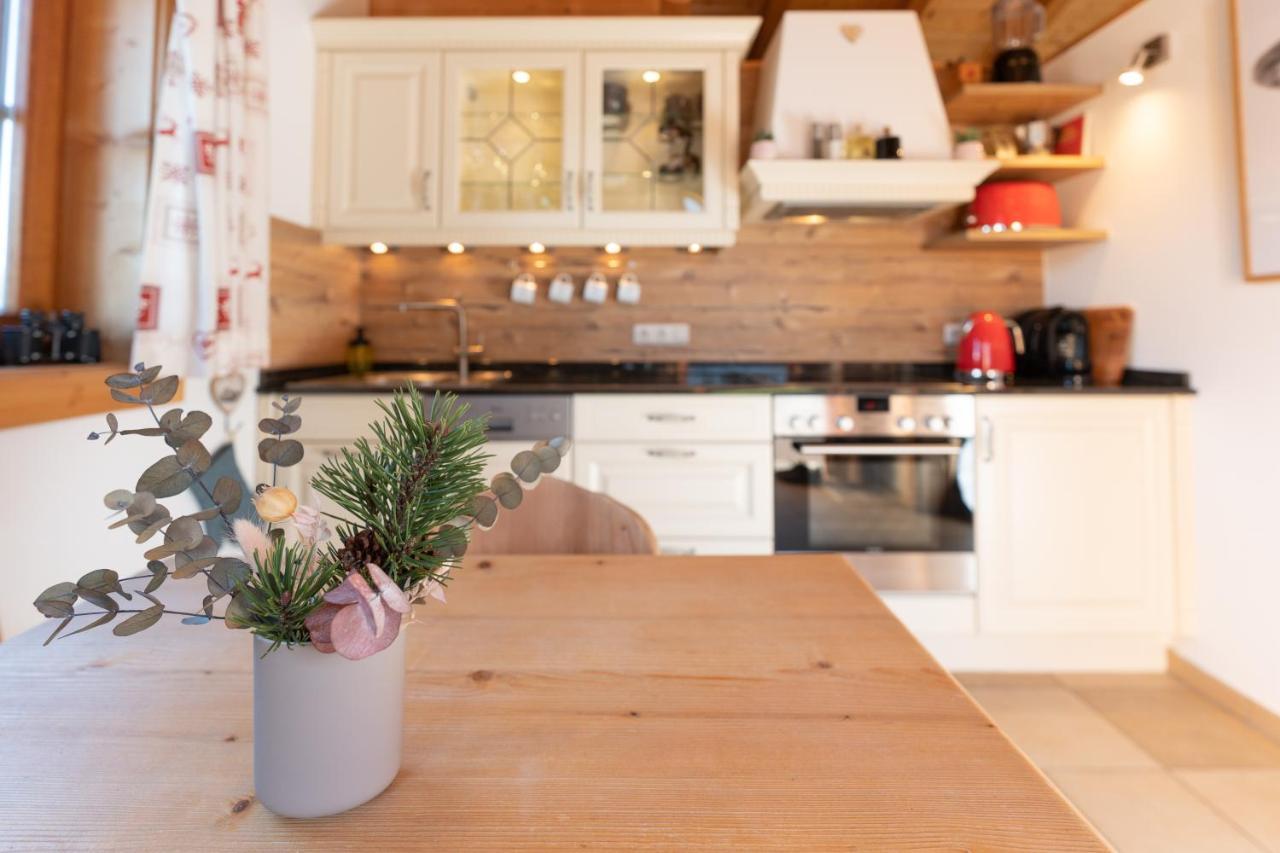 Dorfchalets & Apartments - Authentic Experience In Centre Of Kaprun Including Tauernspa And Summercard Extérieur photo