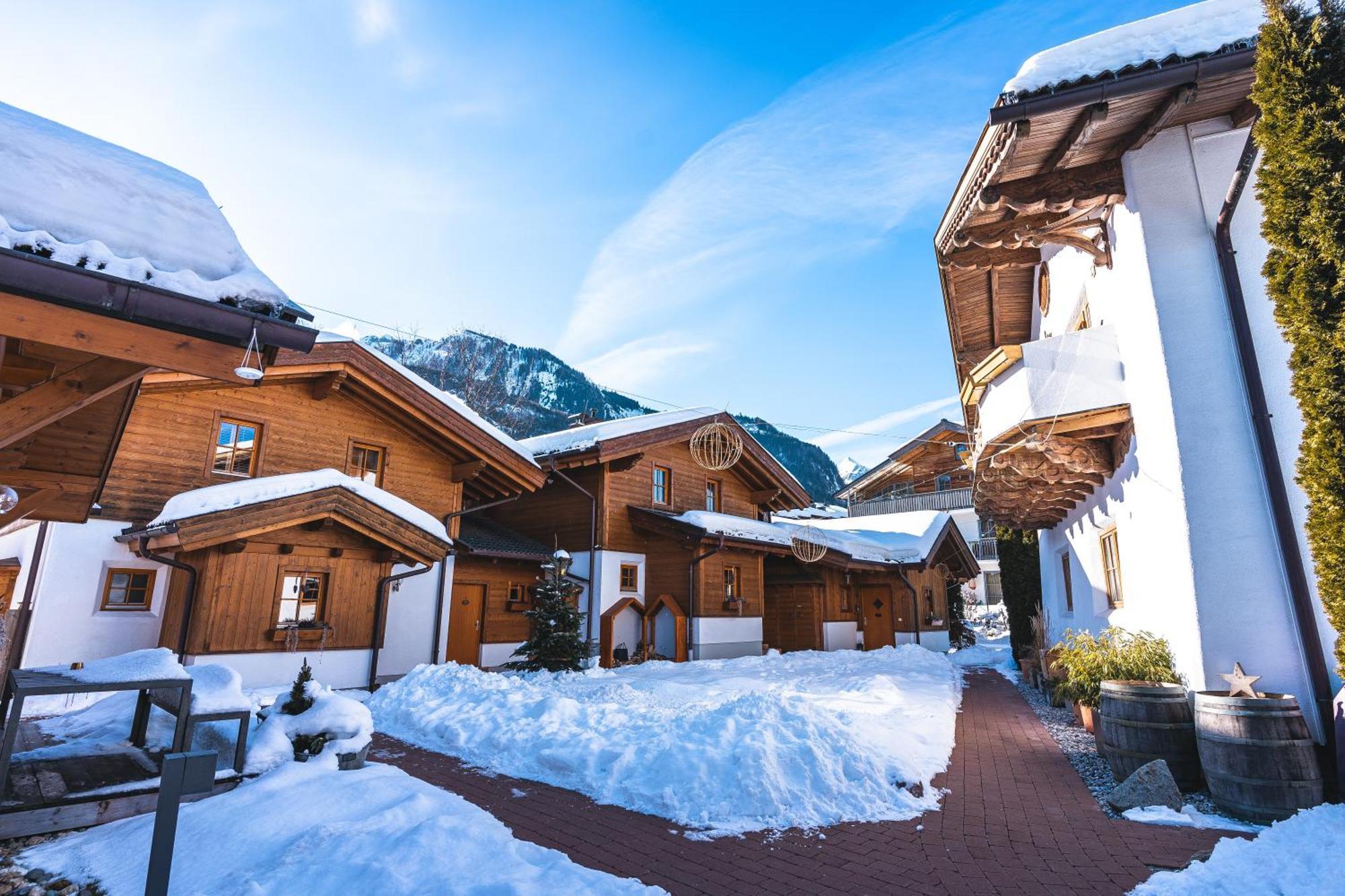 Dorfchalets & Apartments - Authentic Experience In Centre Of Kaprun Including Tauernspa And Summercard Extérieur photo