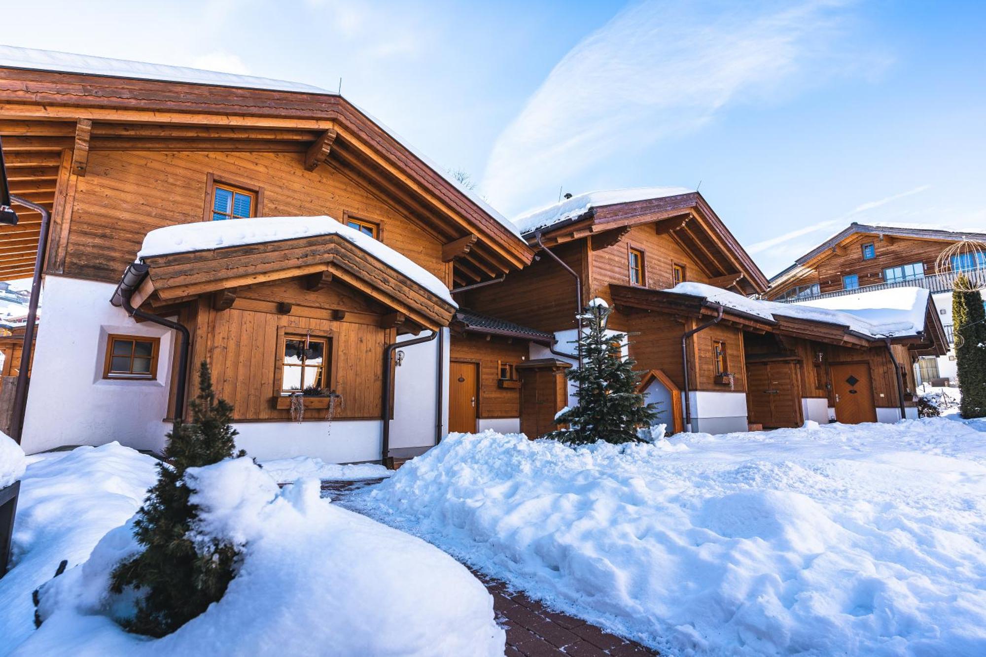 Dorfchalets & Apartments - Authentic Experience In Centre Of Kaprun Including Tauernspa And Summercard Extérieur photo