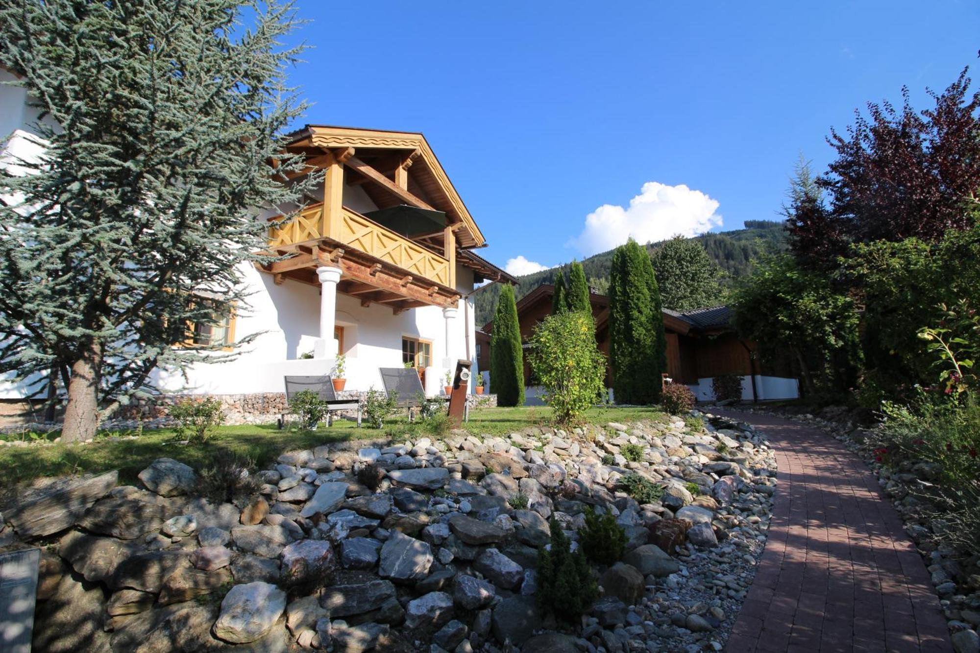 Dorfchalets & Apartments - Authentic Experience In Centre Of Kaprun Including Tauernspa And Summercard Extérieur photo