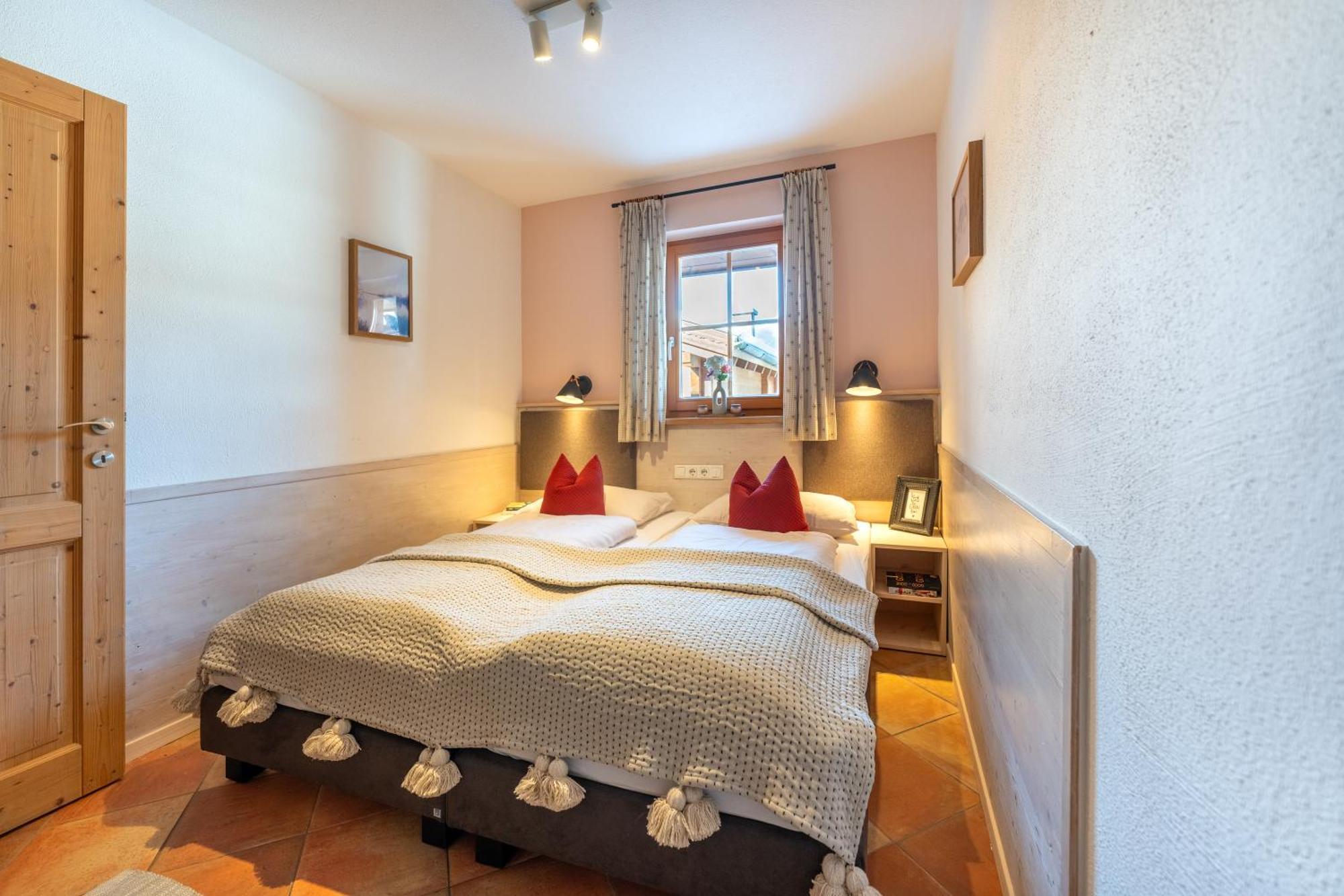 Dorfchalets & Apartments - Authentic Experience In Centre Of Kaprun Including Tauernspa And Summercard Extérieur photo