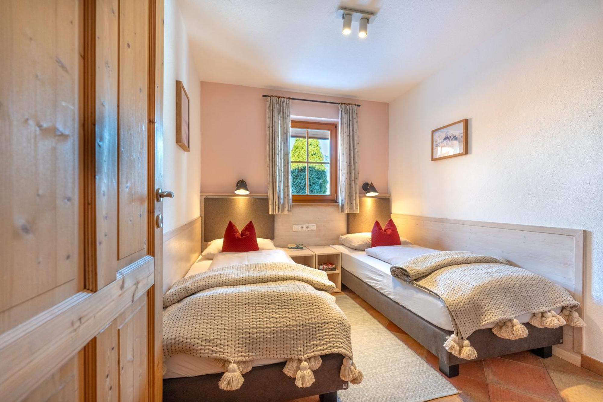 Dorfchalets & Apartments - Authentic Experience In Centre Of Kaprun Including Tauernspa And Summercard Extérieur photo
